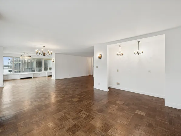 166-25 Powells Cove Boulevard image 6 of 40