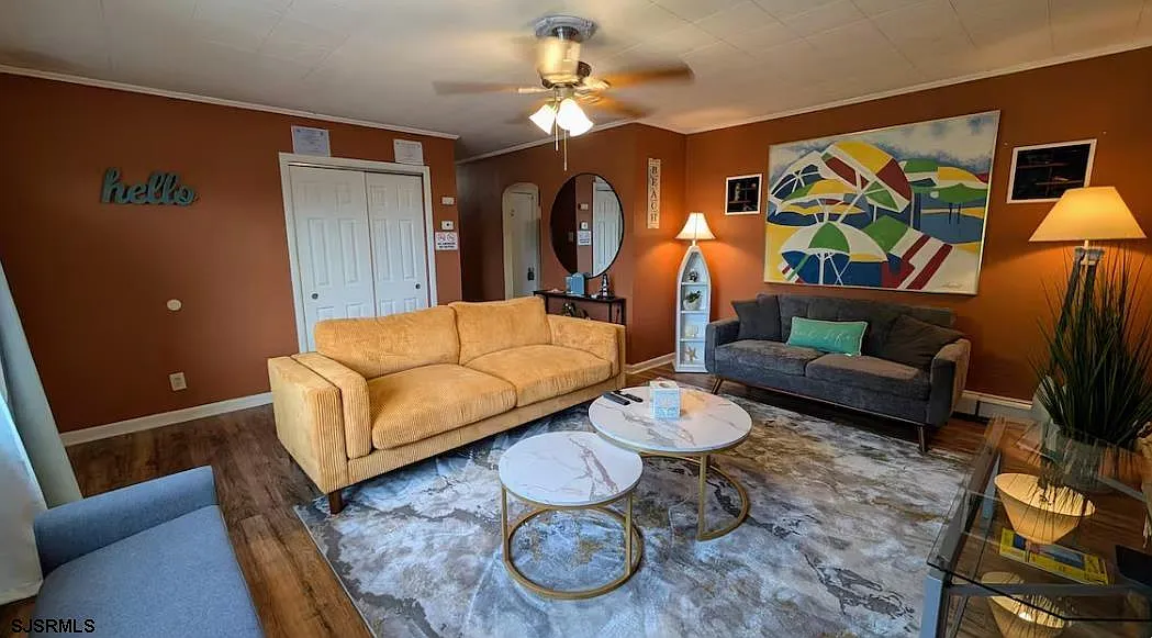 4 bed, 1.5 bath, $2,500 — Photo 2