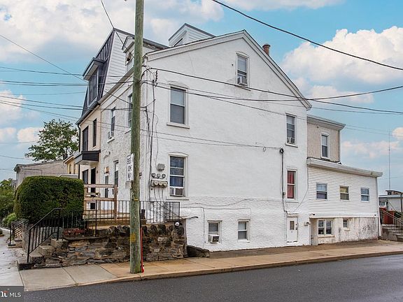 2nd image of 270 Dupont St