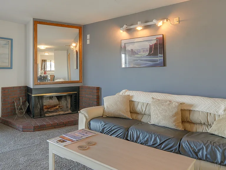 25 E Lexington #4 — Photo 3