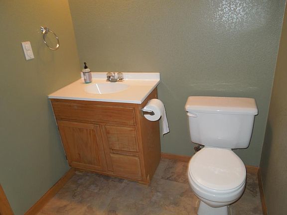 downstairs 1/2 bath