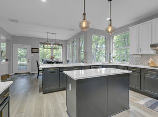 2437 Brittany Ln, Grapevine, TX 76051