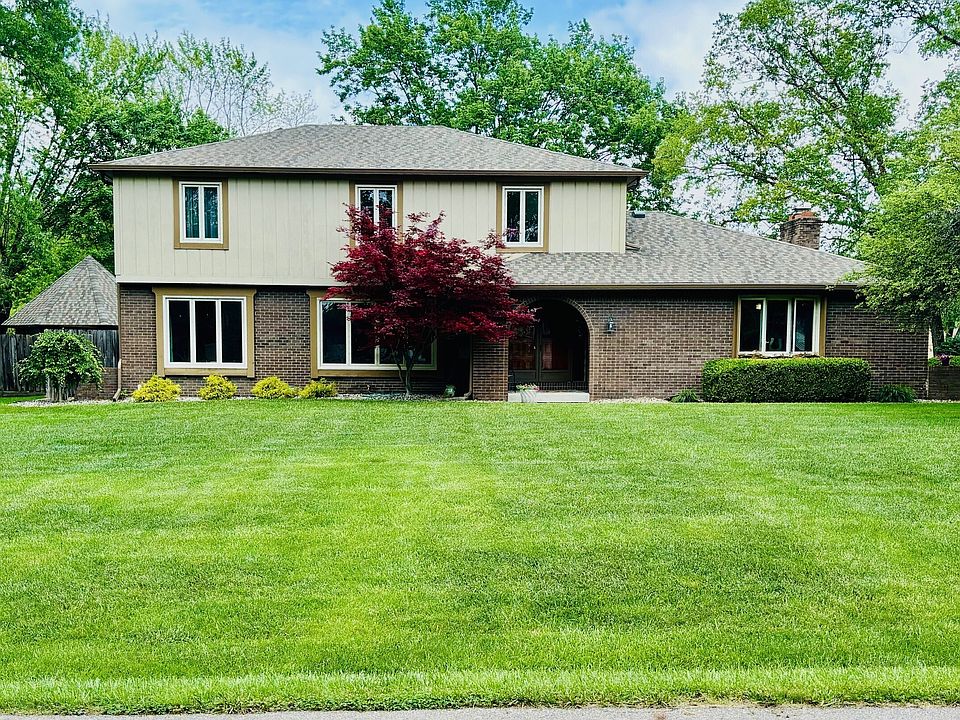 1st image of 300 Woodland West Dr