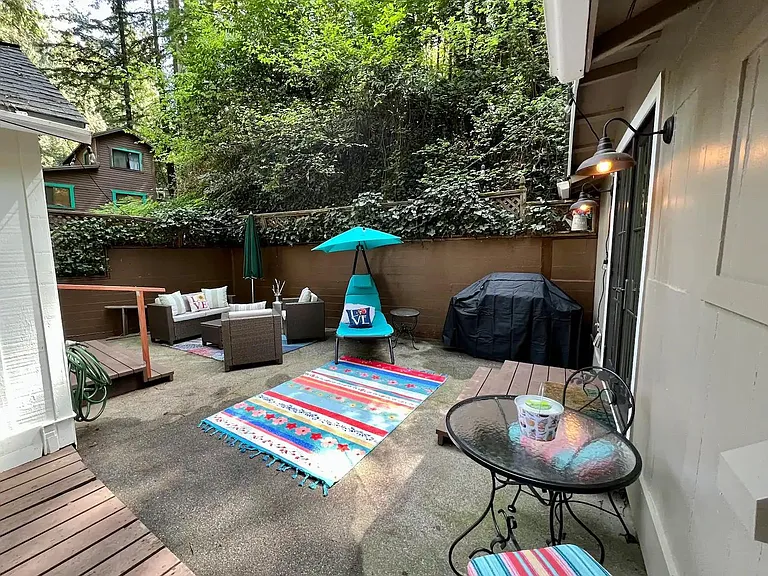 Shared patio, though both cabins have plenty of patio space next to their cabin.