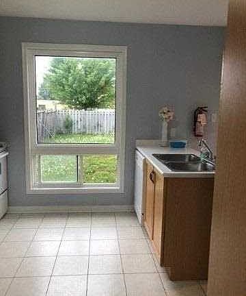 5th image of 1803 Dalhousie Cres