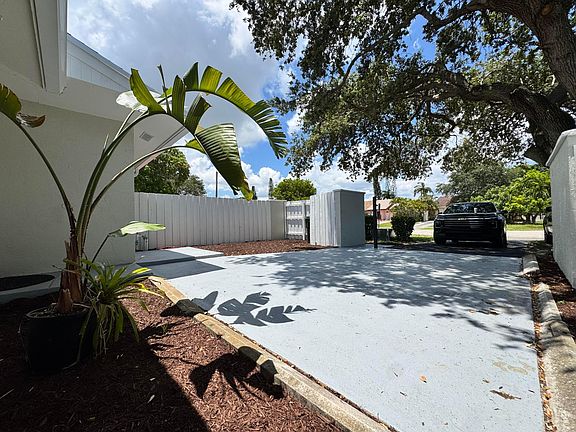 3rd image of 5660 Biscayne Drive