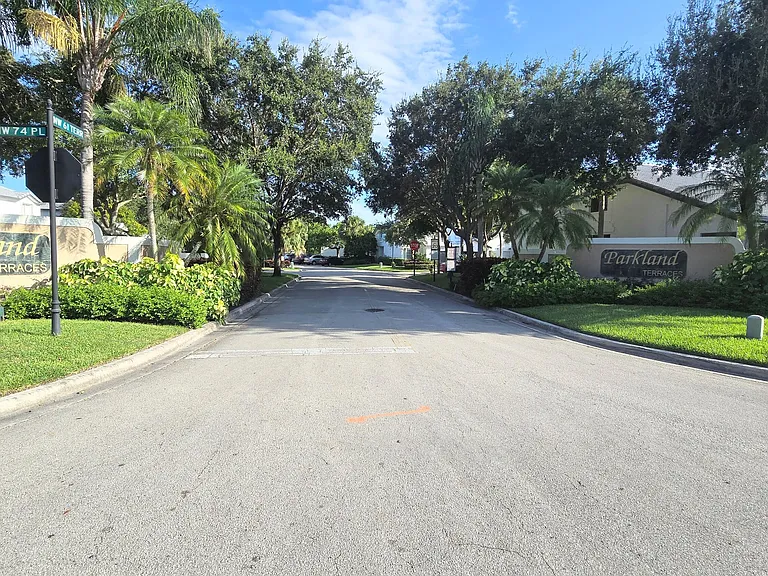 6241 NW 74th Ct — Photo 25