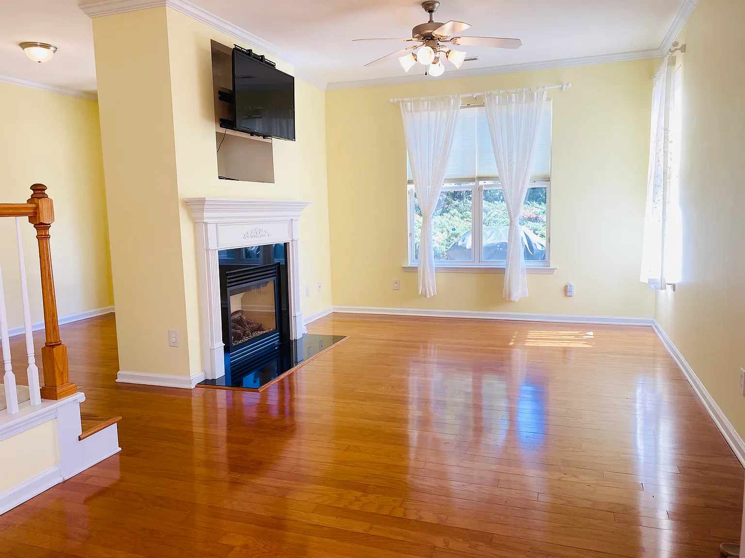 3 bed, 2.5 bath, 1816 sqft, $2,000 — Photo 3