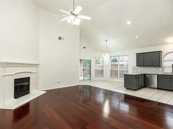 9901 Bend Ct, Fort Worth, TX 76177
