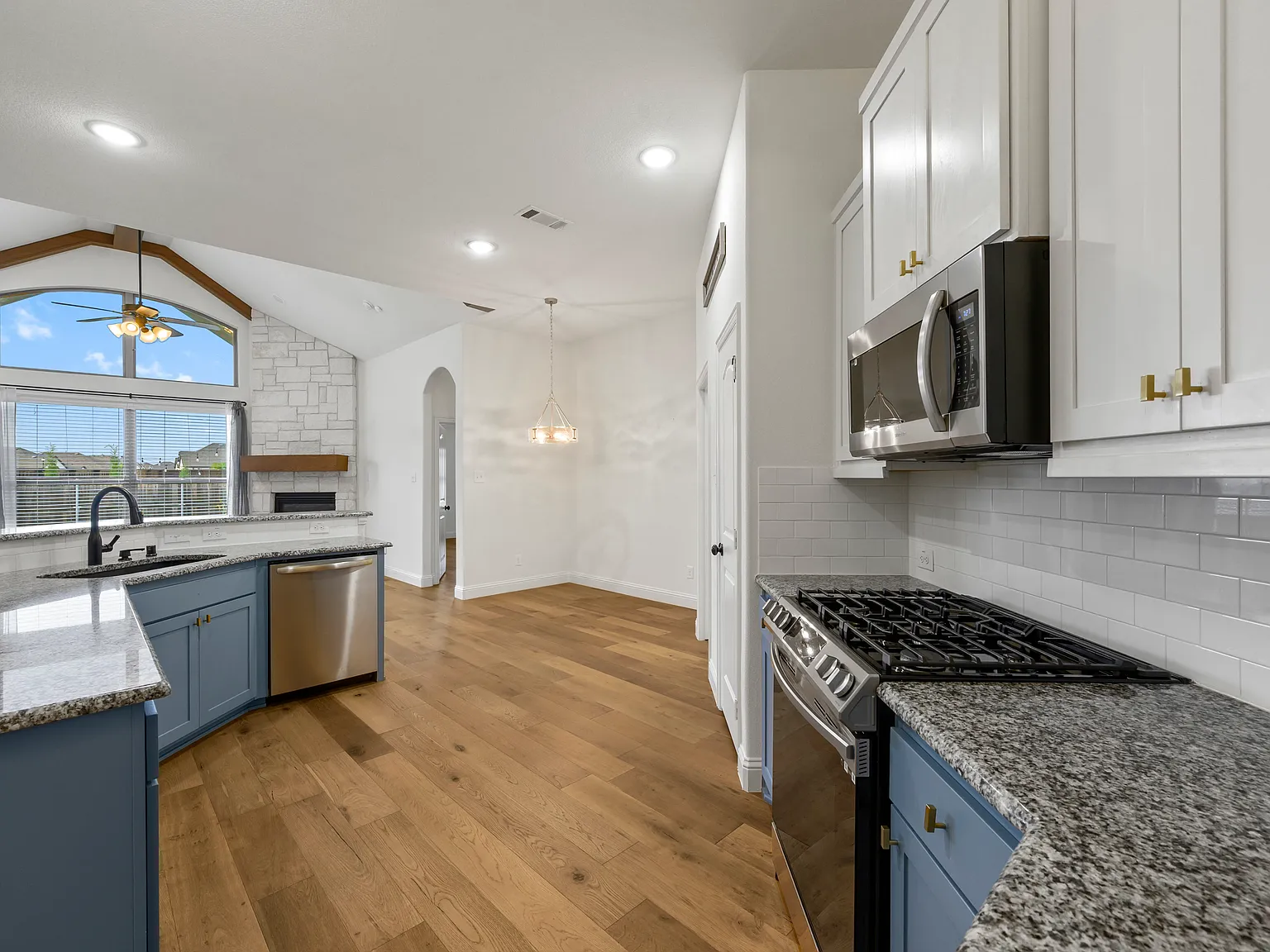 4 bed, 2234 sqft, $2,900 — Photo 4