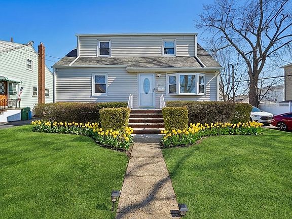 3rd image of 847 Dennis Pl