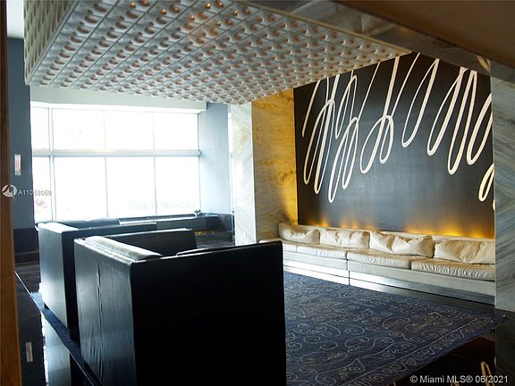 3rd image of 325 Biscayne Blvd #1019