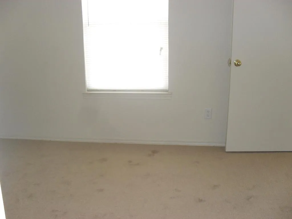 2 bed, 1.5 bath, 950 sqft, $895 — Photo 3