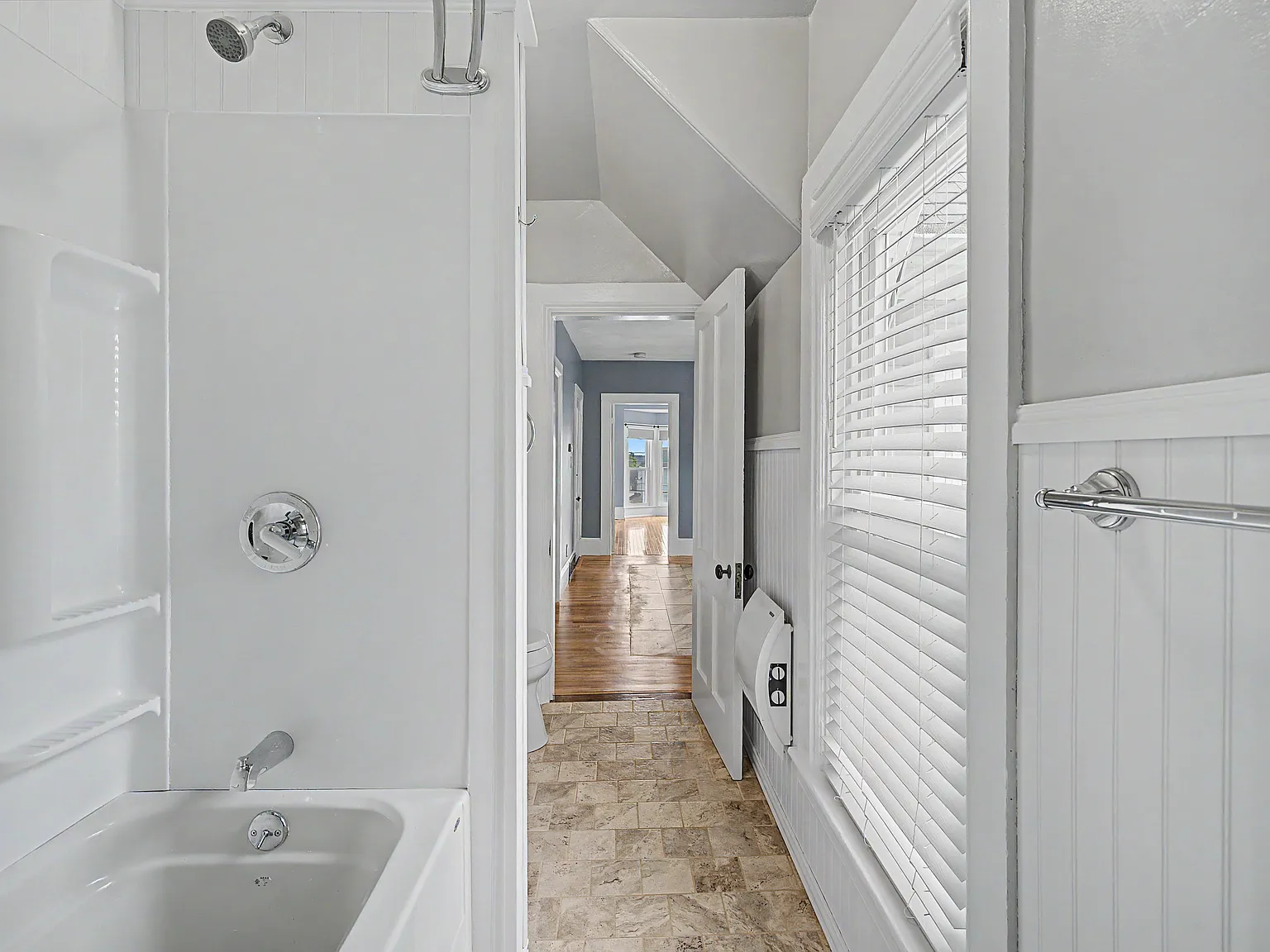 2 bed, 1230 sqft, $1,600 — Photo 3