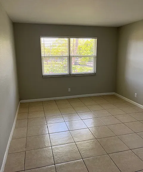 Spring Lake Apartments — Photo 92