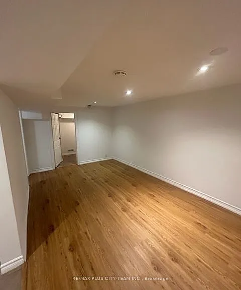 686 Sammon Ave #BASEMENT — Photo 8