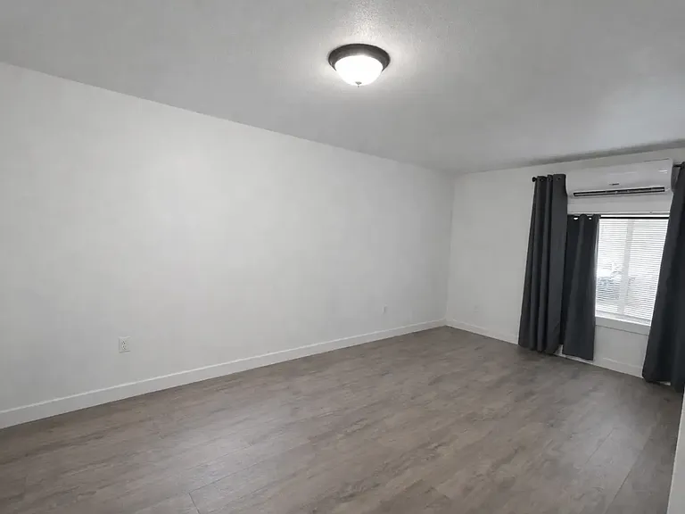 2708 N Depot St — Photo 5