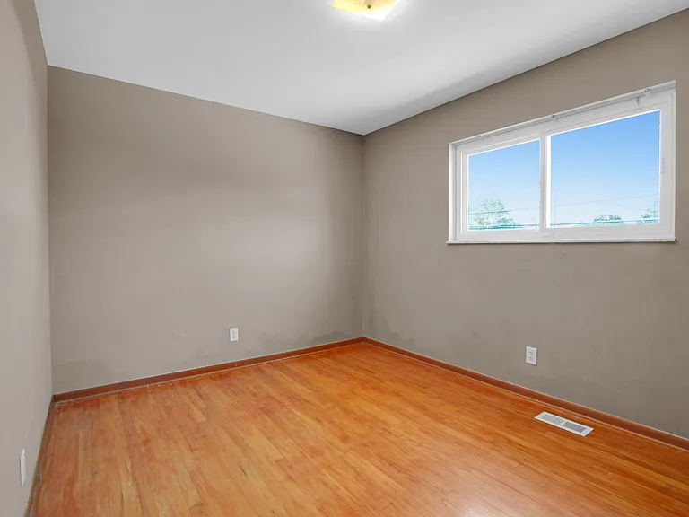 12951 Common Rd — Photo 11