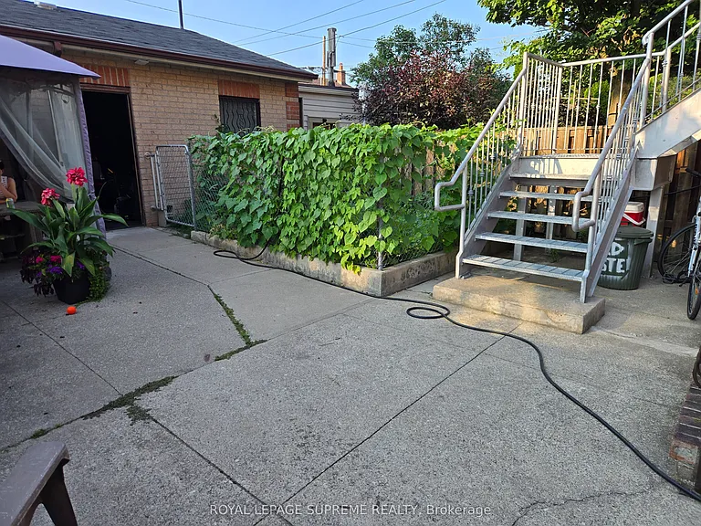 20 Edna Ave #BASEMENT — Photo 24
