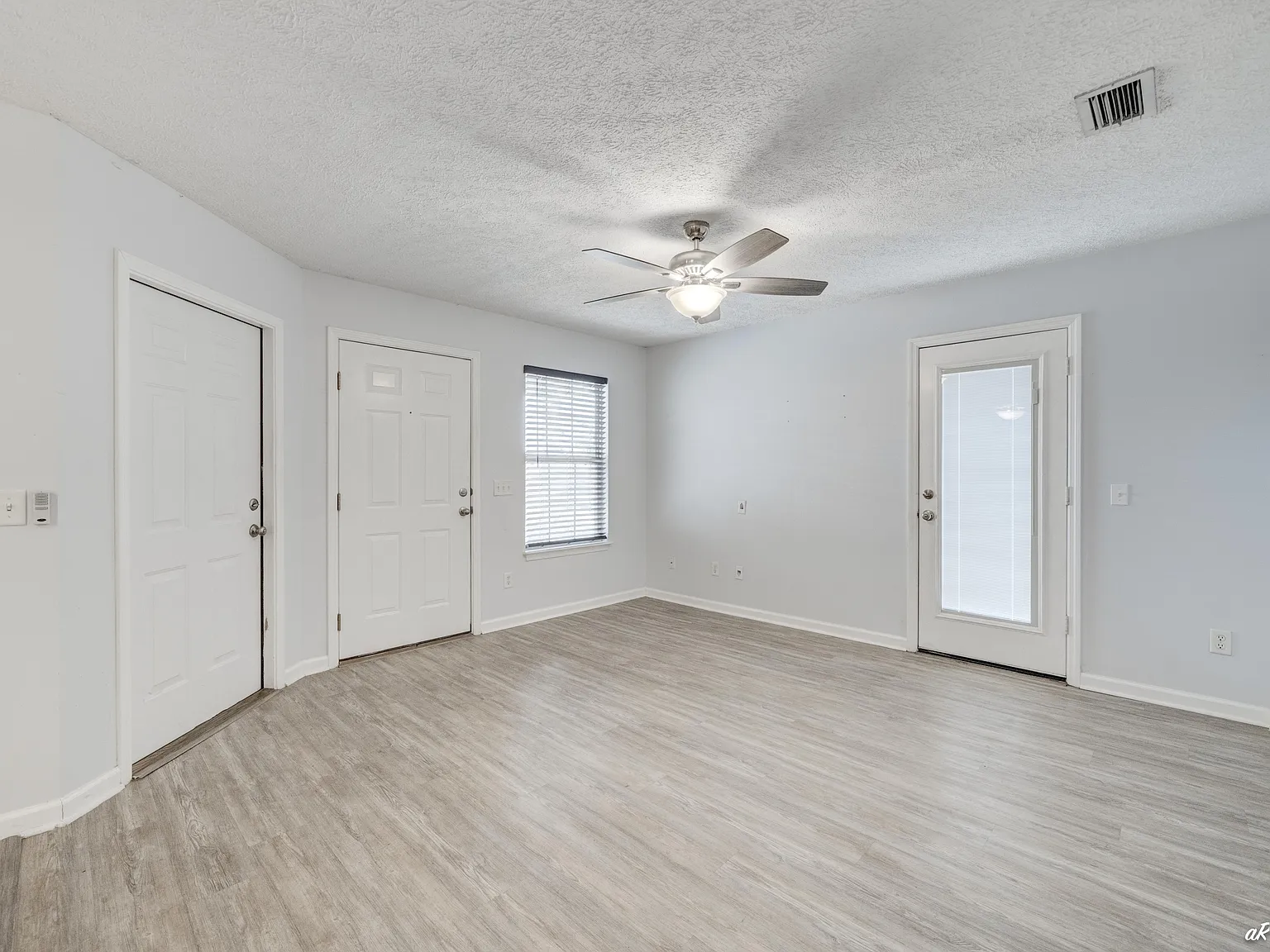 3127 Douglas Road - 1 — Photo 4