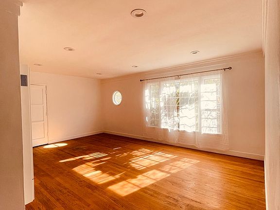 2nd image of 1815 N New Hampshire Ave #1/2