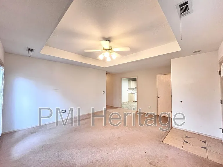 886 N Daisy Ln — Photo 3