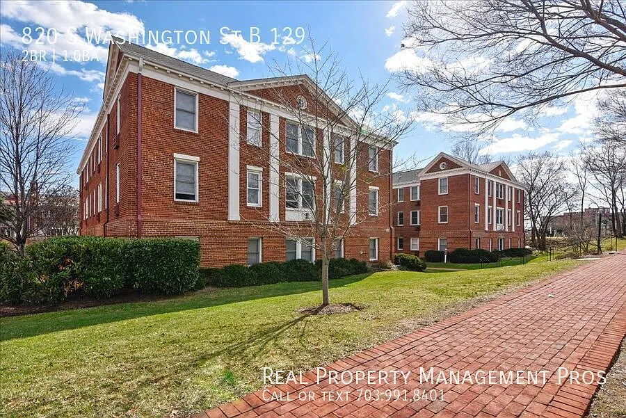 Building Photo - 820 S Washington St #B129