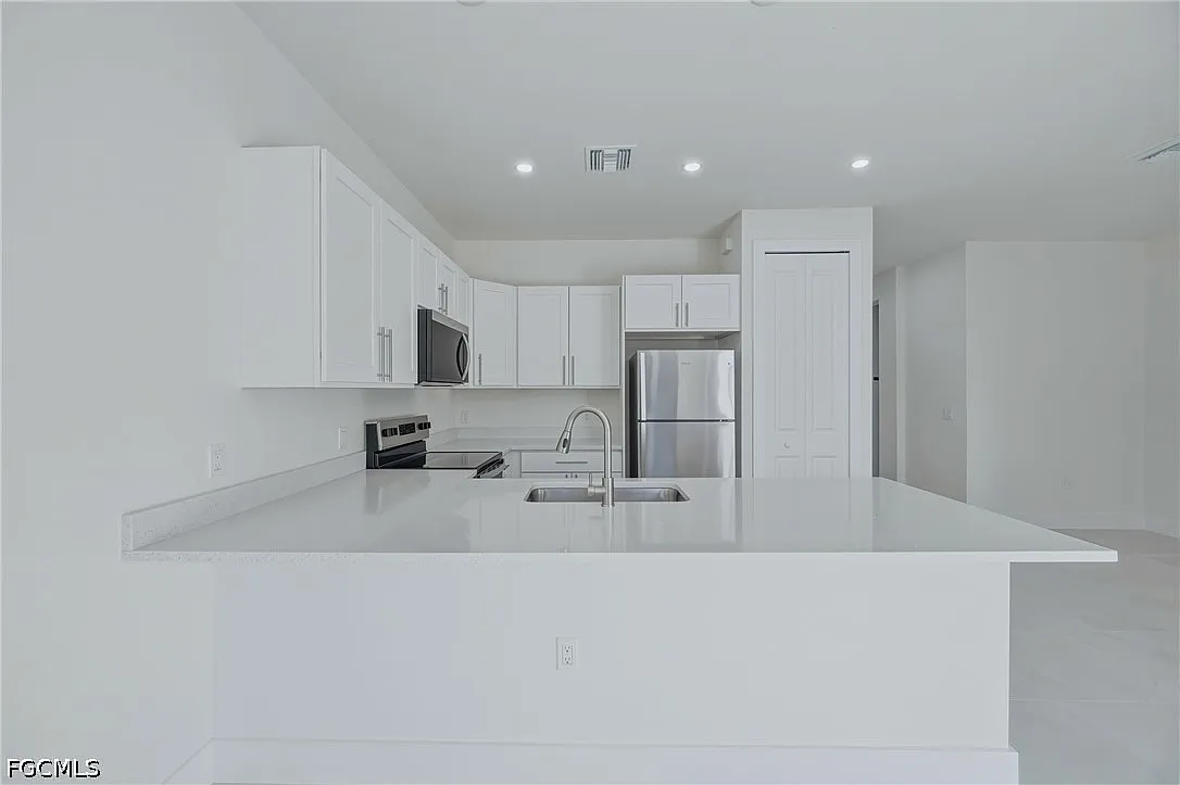 3 bed, 2.0 bath, 1400 sqft, $1,675 — Photo 2