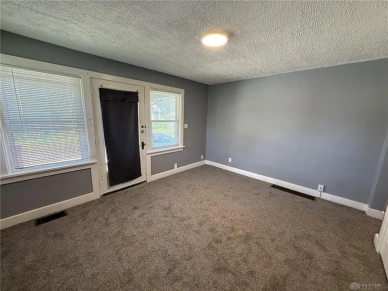 2406 Glenarm Ave — Photo 5