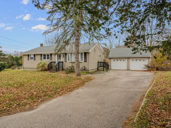 94 Massachusetts Road, Montville, CT 06370