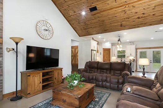 5th image of 217 Laird Rd