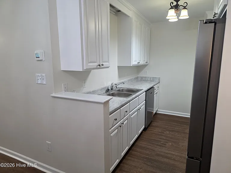 109 Cheyenne Ct — Photo 8