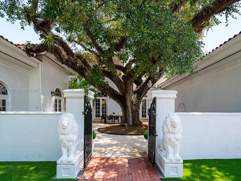 1224 Almeria Ave — Photo 6