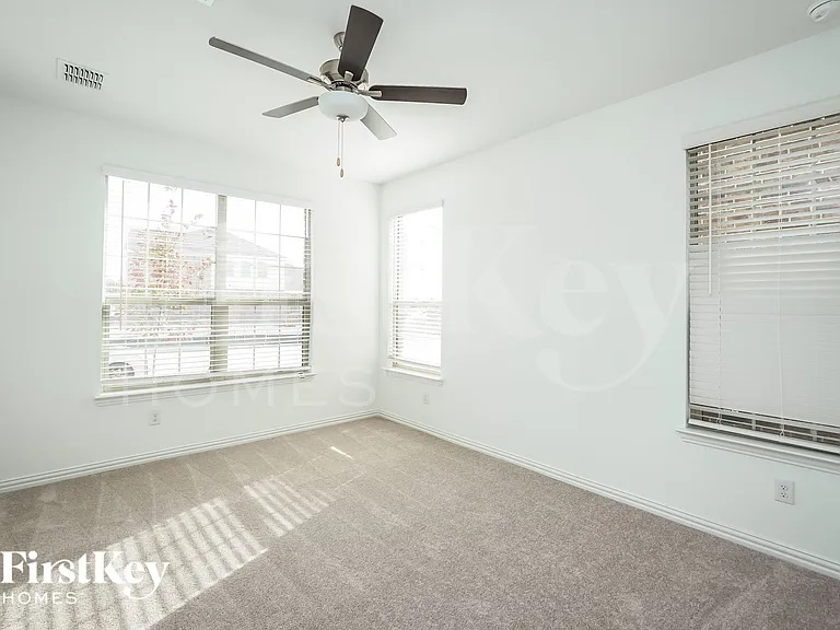 10049 Elkhorn Dr — Photo 8
