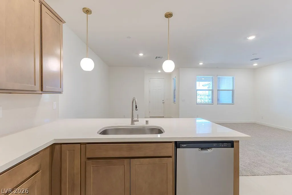 3 bed, 2.5 bath, 1545 sqft, $2,500 — Photo 4