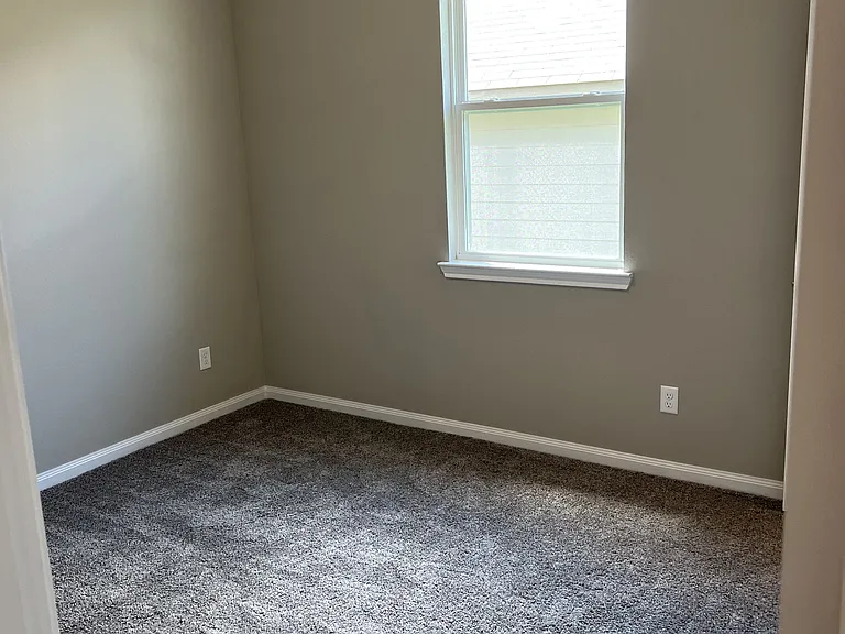 2209 Suzy Ct — Photo 8