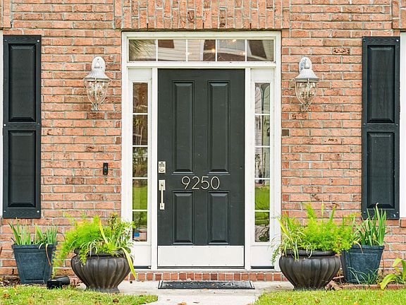 4th image of 9250 N Moreto Cir