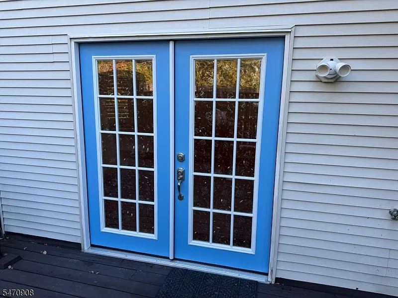 2 bed, 1.0 bath, $3,300 — Photo 2