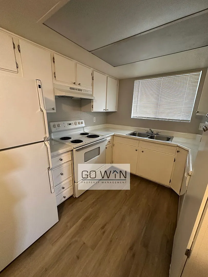 1212 West Mountain View Road — Photo 1