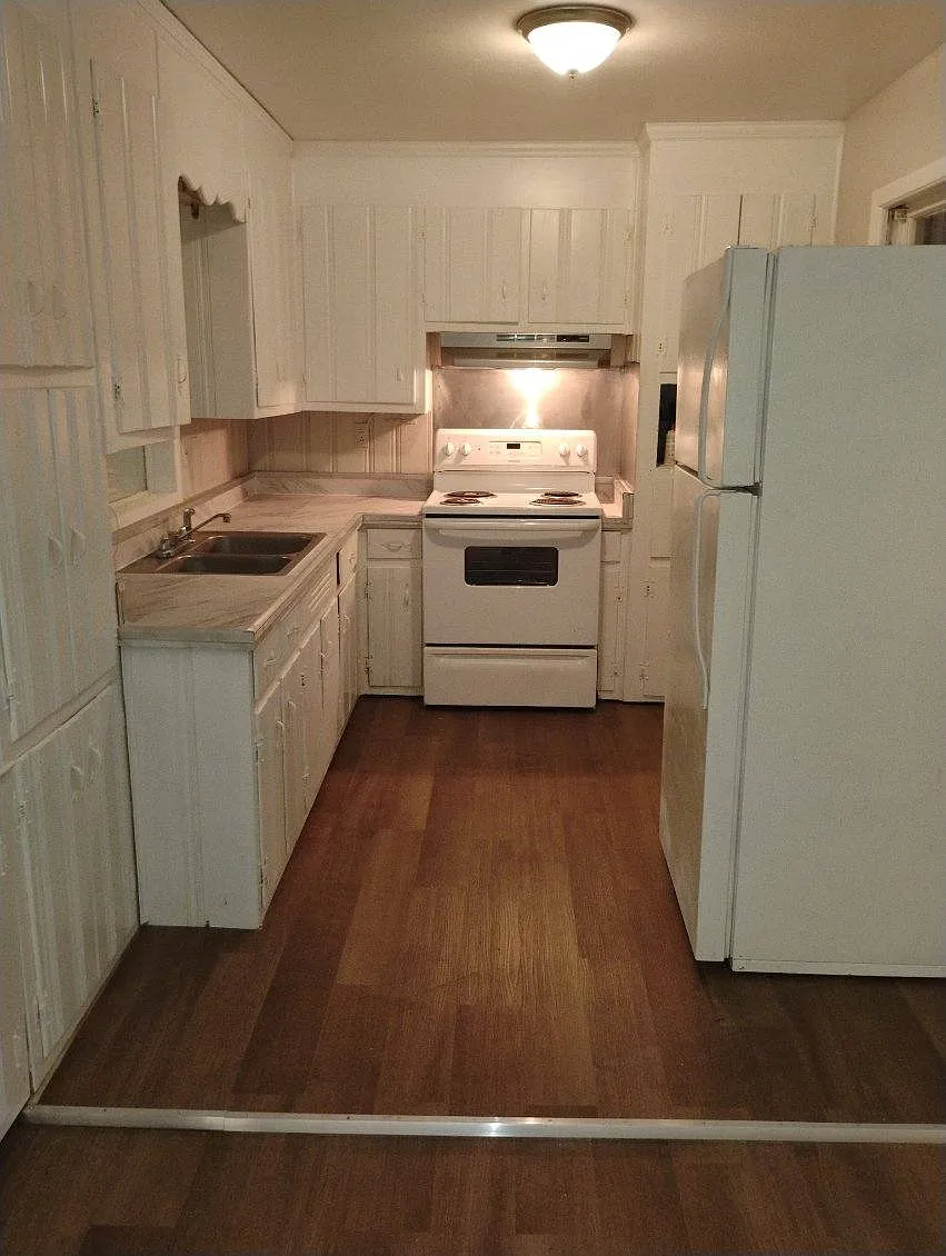 5 bed, 1.5 bath, 2394 sqft, $1,650 — Photo 1