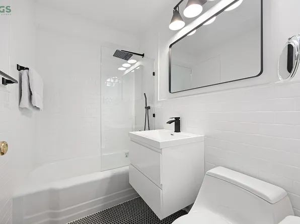 251 East 51st Street image 3 of 7