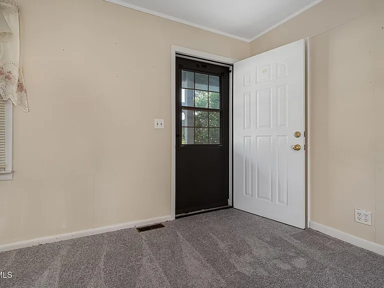 371 Oak Hill Cir — Photo 6