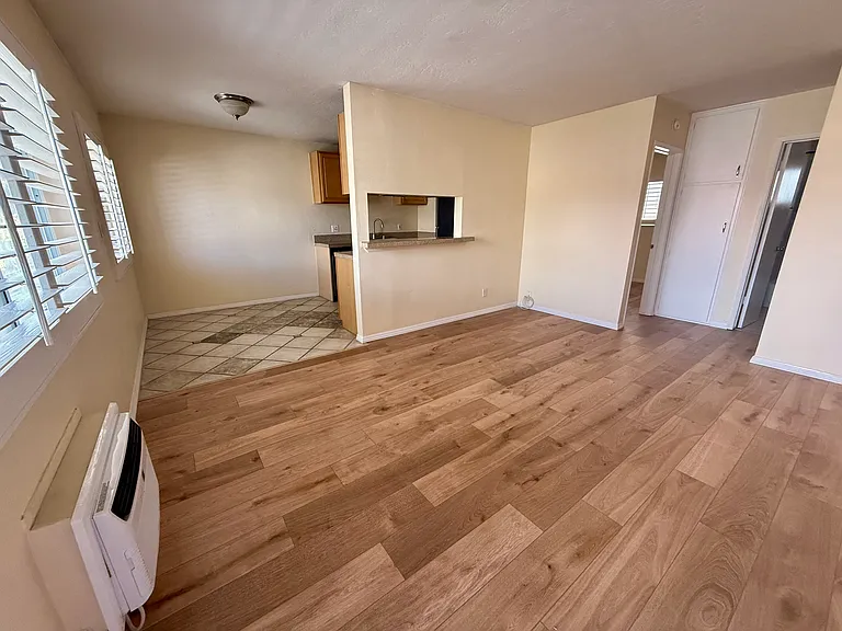 1464 Essex St #7 — Photo 4