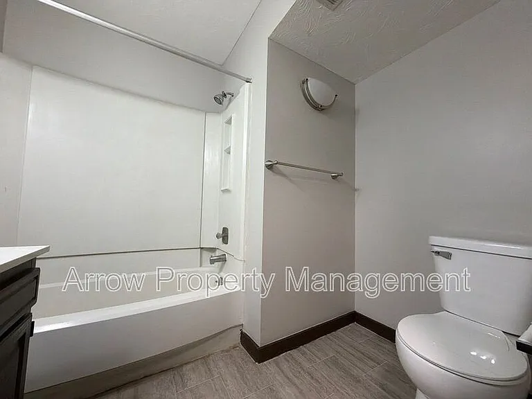2400 R St #3 — Photo 3