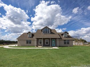 1261 County Road 320, Floresville, TX 78114