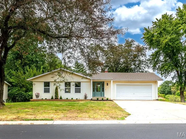 111 Park Charles Blvd N, Saint Peters, MO 63376