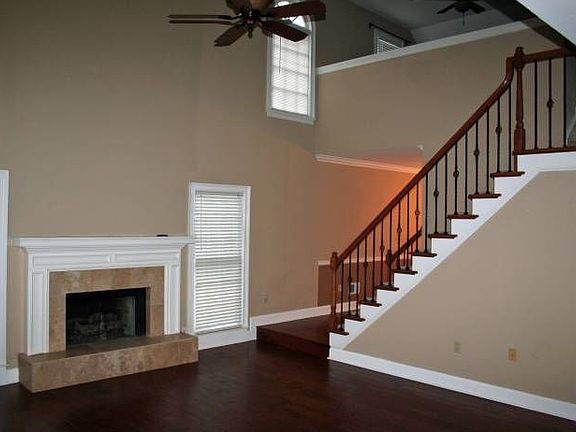 Greatroom w/ hardwoods