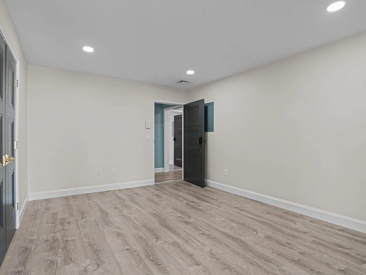 2 bed, 1060 sqft, $2,250 — Photo 4