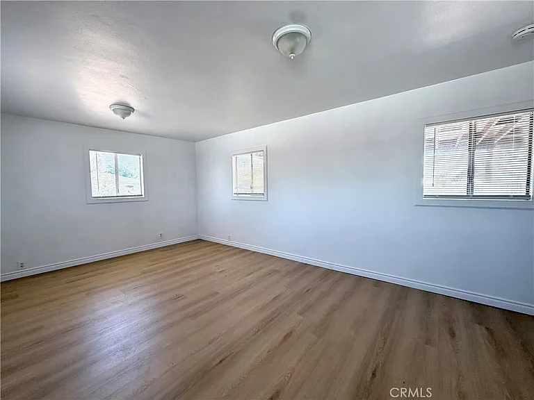 247 Stephen St — Photo 11
