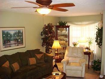 4th image of 917 New Castle Ct